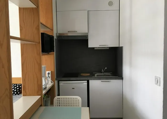 Front De Avec Piscine Et Balcon A - Fr-1-3-412 *